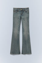 Carica l'immagine nel visualizzatore di Gallery, BOOTY BEI LOW WAIST SKINNY BOOTCUT JEANS