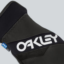 Carica l'immagine nel visualizzatore di Gallery, Factory Winter Mittens 2.0