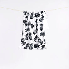 Carica l'immagine nel visualizzatore di Gallery, PINEAPPS TOWEL