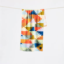 Carica l'immagine nel visualizzatore di Gallery, STACKED TOWEL