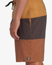 Carica l'immagine nel visualizzatore di Gallery, TRIBONG LT