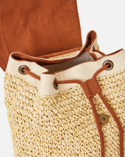 Carica l&#39;immagine nel visualizzatore di Gallery, ESSENTIALS STRAW 7L BACKPACK
