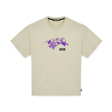 Carica l&#39;immagine nel visualizzatore di Gallery, NEVER ALONE TEE
