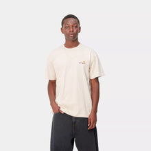 Carica l&#39;immagine nel visualizzatore di Gallery, S/S American Script T-Shirt
